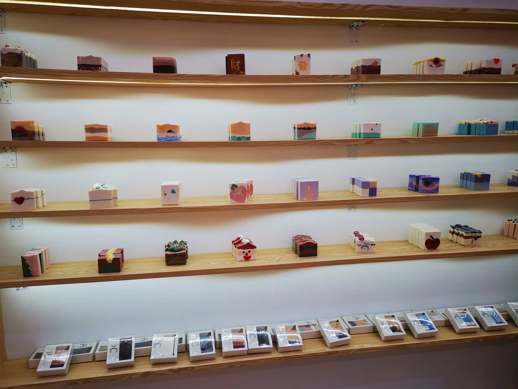Packaging components for skincare manufacturing